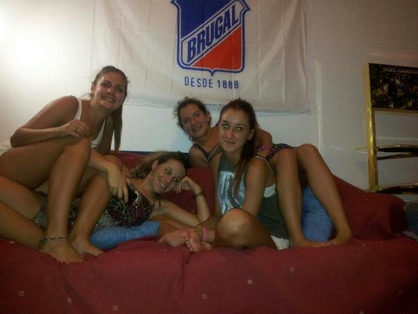 mariaespin's tweet photo. Septiembre, vuelta a la rutina, pero como siempre en buena compañía 😍 @lolasanchezcaja @maika_RT @BeldaBernal http://t.co/7al29DCKEM