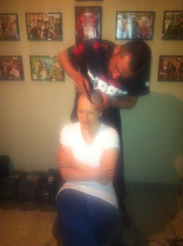 Krulloyd's tweet photo. @PinkGladiator1 getting a close shave with my Karimbit knife. What a champ. Guys where all screaming like girls http://t.co/l90PewDWW3