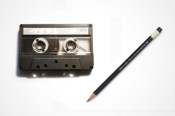 MichaelDAClarke's tweet photo. AGE TEST:

Retweet if you know the connection between these two. http://t.co/3KcXBkP07A