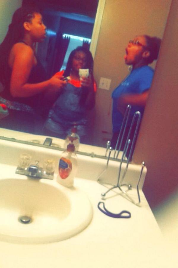keyerracollins's tweet photo. #NationalEmbarrassYourBestfriendDay @Teamm_Cuteee #jayla 😘😘 http://t.co/3LIyVNWVhC