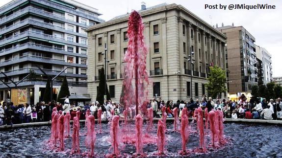 PickledBallBags's tweet photo. RIOJA wants to REVIVE the #WINE FOUNTAIN 'Fuente del Vino'
http://t.co/Gb1JQ12UaV
@RiojaWine http://t.co/rzFfny4oC3 Happy to MT @JMiquelWine