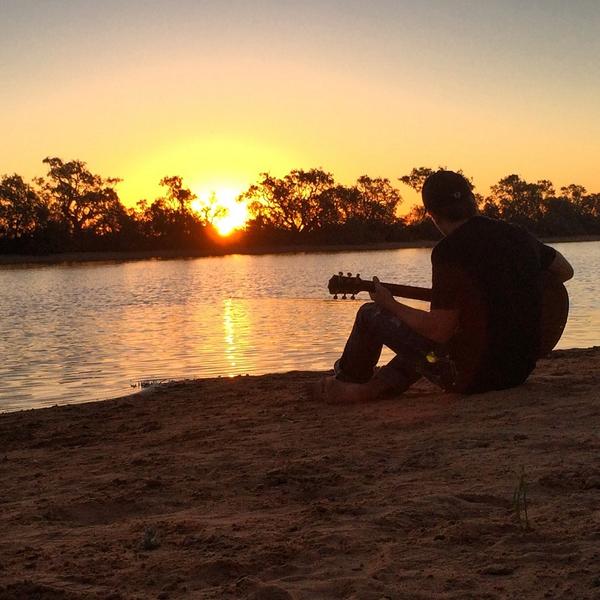 micklindsay's tweet photo. Nothing beats an @outbackqld sunset by the Mount Leonard waterhole! #outbackqld #outbacksunset #micklindsay #ontour http://t.co/22AlehyTfY