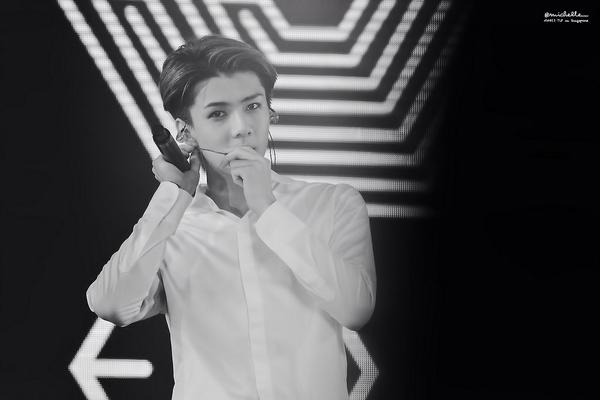 michelle__'s tweet photo. 140823 [HQ] #TLPinSG #세훈 싱가폴콘 겸디야♡x412 #EXO #Sehun https://t.co/MNFHudIgfn http://t.co/UUcdMdBVRW