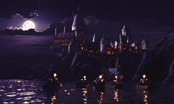 Distrito12_Real's tweet photo. Mientras unos se deprimen por el inicio de septiembre, yo me dispongo a preparar la maleta porque Howarts me espera. http://t.co/Ft5GgxdyOu