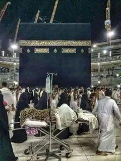 MsHaiL1's tweet photo. مشهد مؤثر وناطق ومعبّر...!
طواف في غرفة الإنعاش !
نعمتان مغبون فيهما كثير من الناس الصحة والفراغ .. http://t.co/VaPvK75pKn