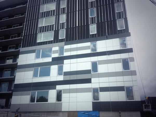 keelagencies's tweet photo. This is why you should use @VaproShield #RevealShield behind open joint #facade. Black, UV Stable and breathable http://t.co/mmxticoMVi