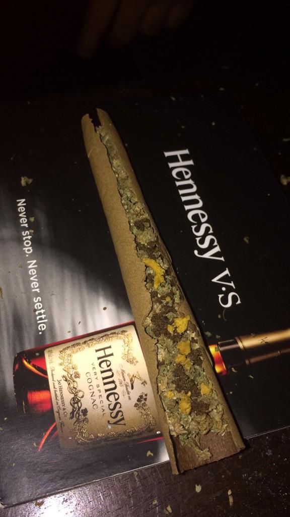 HighEvelyn's tweet photo. ain't that a beauty.๐๐ #waxblunt #hashblunt ๐๐ http://t.co/Q03vDpCDzP