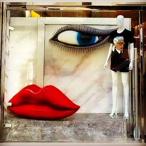 furniturize's tweet image. Unknown from @lalo_reda
#windowdisplay #windowdisplaydesign #vm... ift.tt/1ublybk