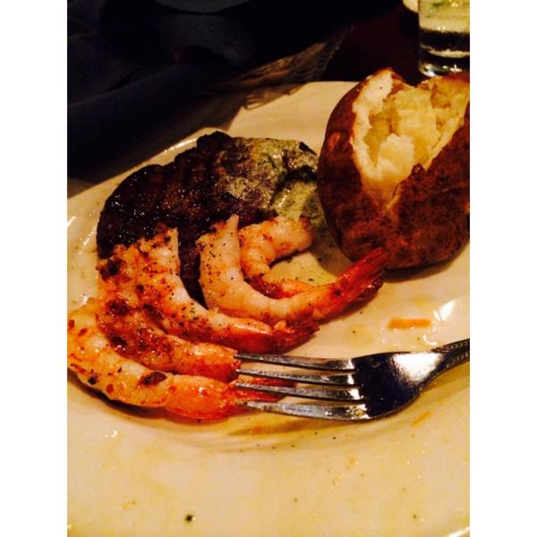 _Andoe's tweet image. Eating good living better. #steaknshrimp @settle4LES