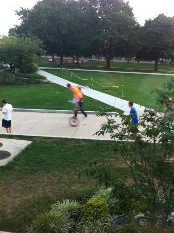 ryebr3ad's tweet photo. Guy juggling on a unicycle........#onlyatKU http://t.co/e0bbedBJdn