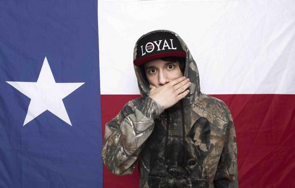 TheEDMNetwork's tweet image. .@crizzly gets punched in the face by @OMFGITSOSCAR of @CVKEDUP 

edm.com/blog/oscar-wyl…