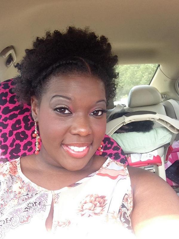 DEEluvLEE_1's tweet image. Pooh rocking her natural hair #versatilechic #Iloveher  #Ilovehersmile #herblackisbeautiful #shefly #beautyandbrains