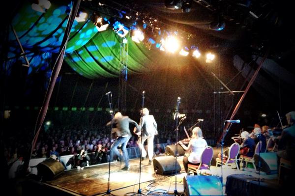 thestepcrew's tweet photo. PilatzkeBrothers with @thechieftains @TonderFestival #fabcrowd #stepcrew http://t.co/FiyYqeyQ0n