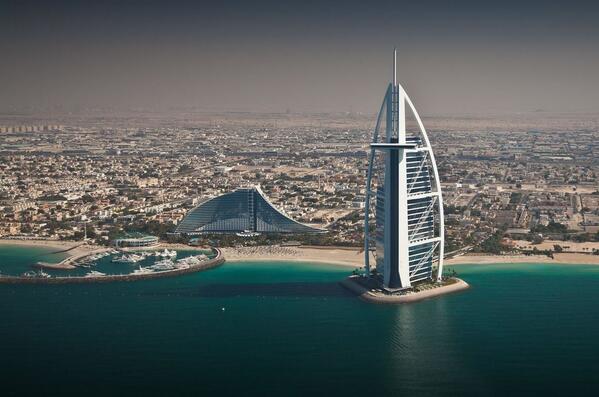 SintesisMexico's tweet photo. ¿Conoces el hotel que se encuentra a 300 metros de la orilla del mar? es el Burj Al Arab, Dubái. http://t.co/DIjPIqsWqO