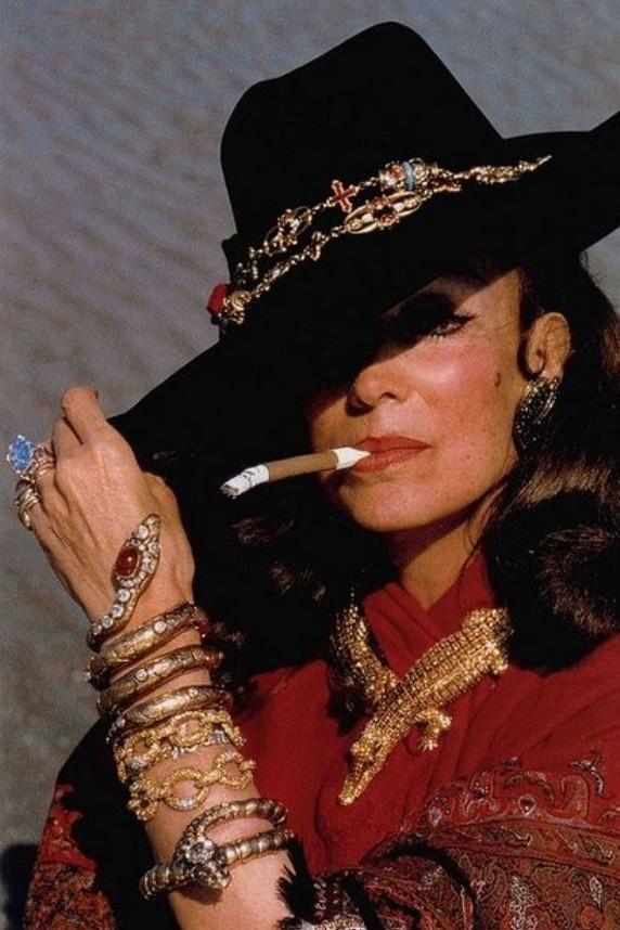 ModaNostalji's tweet photo. Maria Felix, 50's Mexican style http://t.co/muXcZu00xd