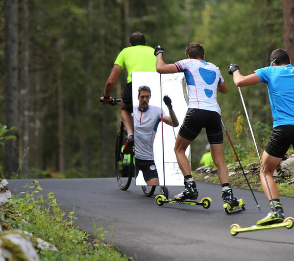 роликовые лыжи. летняя подготовка лыжников. тренировки лыжников летом. тренировки лыжников летом. роликовые лыжи.