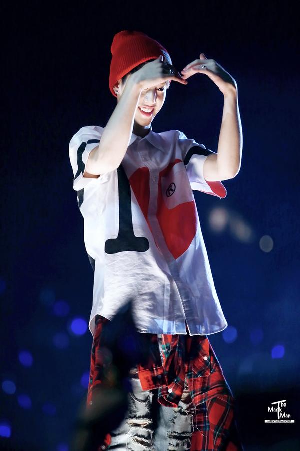 marktheman_com's tweet photo. 140830 JYPN IN HONG KONG @mtuan93 #GOT7 #마크 #Mark 
http://t.co/1jhspqui67
http://t.co/VH6aPZOcyd http://t.co/VT3Q1L9cOW