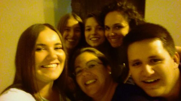 Chiflagusanos's tweet photo. Selfieee antes del ensayo de @CoroTresCaidasA con @JesusPardo10 @nuriiariios @TaniaBP13 @DuranPanal y @maguy_c http://t.co/CWdUOkYxe6
