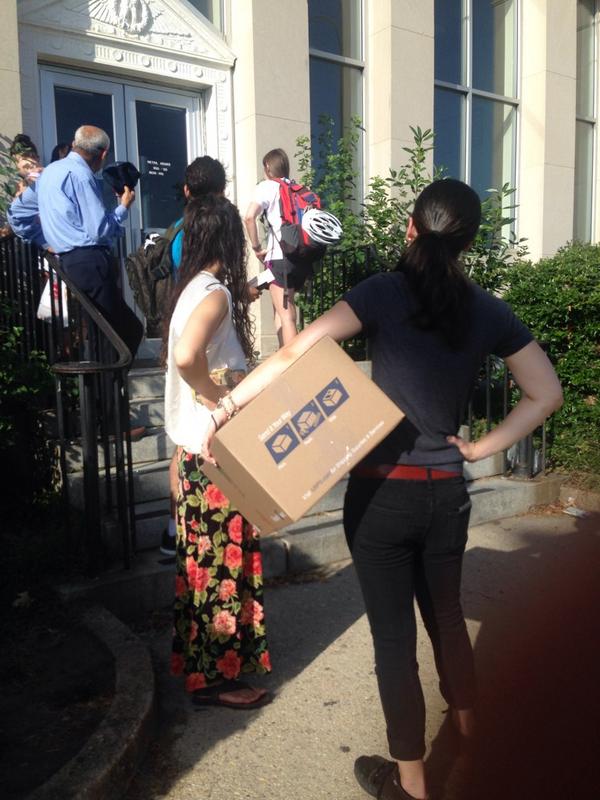 JopeyAnd's tweet photo. Folks in line at post office. Opens ten minutes late at least once a week @USPS #RVA http://t.co/eTdi88AHM1