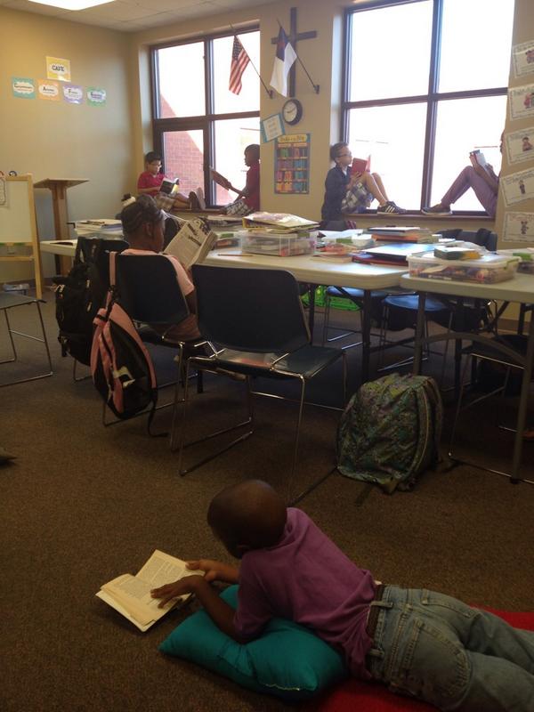rhondaybrown's tweet image. 4th graders enjoy their reading time #hgcs2014