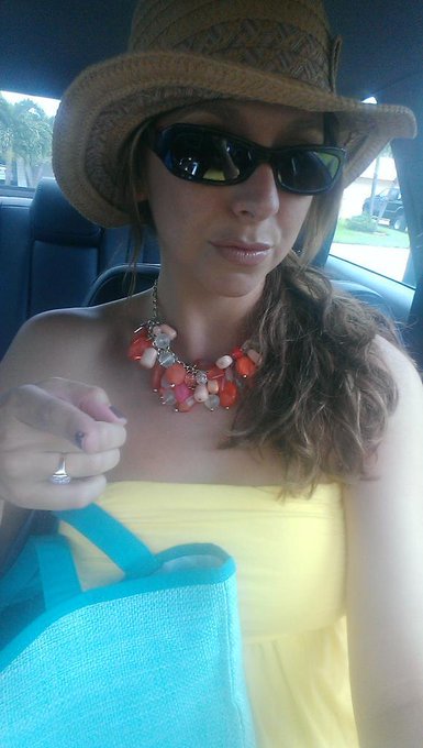 Off to the beach.  I'll be needing a foot bath when I get back! http://t.co/tUyI0wwsx9<a href="/tag/footfetishpetite"class="tags"><span>#footfetishpetite</span></a>