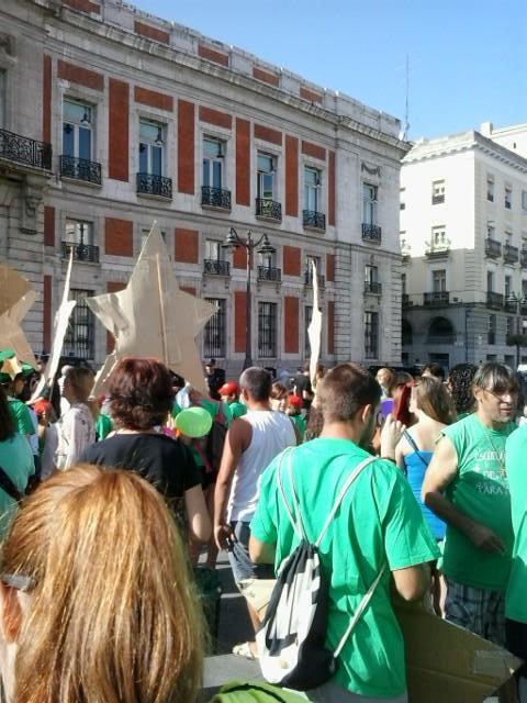 EdukFuenla's tweet photo. Cuando devuelvan #1Aula3años #ArcipresteOkupado nos comemos las uvas #FuenlabradaResiste http://t.co/tLjJy5OX3l