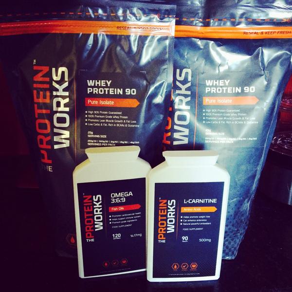 xxxsaralouxxx's tweet photo. My two current faves have arrived 😁😋😋 #lemonshortcake #jaffacake. Thankyou @TheProteinWorks ☺️ http://t.co/fdWaMOTgZR