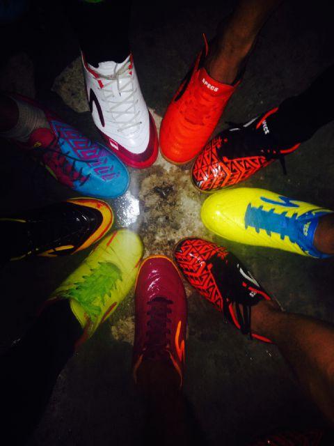 ILEGALFC's tweet photo. @specs_indonesia awal bulan Ini sementara  9 Pemain Akhir Bulan Semua Pemain Pake Sepatu Specs http://t.co/rlBicYmX2R
