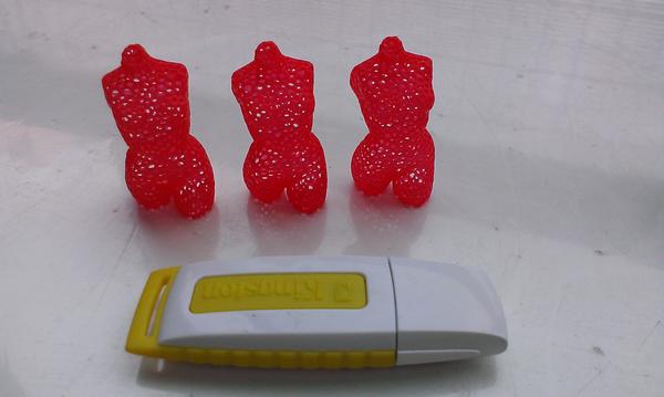 Stalactite3d's tweet photo. Yesterday's printings at 100 microns in Z and 100 microns in XY!! Enjoy it!! #3dprinting #HighDefiniton #Barcelona http://t.co/zSNK905lRN