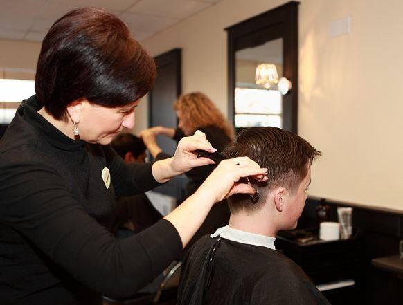 MaxsBarber's tweet photo. Open until 7pm this evening!! Get yourself down to @MaxsBarber for the best #HairCut in #Limerick http://t.co/hGZfTmc46Y