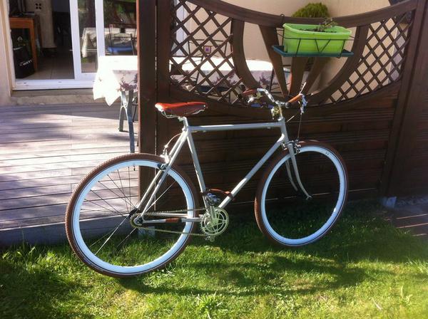 AlcyoneDesign's tweet image. Préparation pour la @ParisDesignWeek Partie 3 : Vélo "Café-Crème" ( facebook.com/alcyonedesign/… )