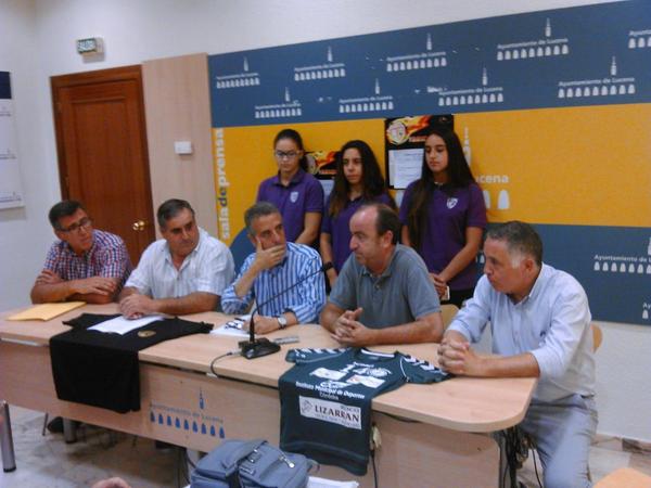 bm_lucena's tweet photo. Filiacion firmada con @BalonmanoAdesal en nuestro @AytodeLucena y nuestro alcalde @jperezalcalde http://t.co/H7lQZzbM5m