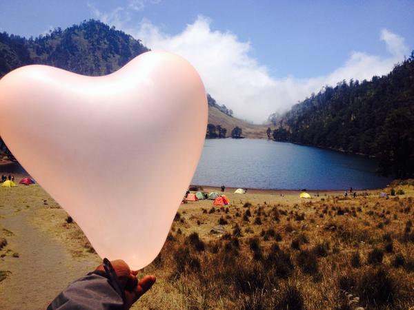 infopendaki's tweet photo. RT @hafizachmad: Cinta yg sesungguhnya dari tanjakan cinta adalah Ranu Kumbolo http://t.co/Dw4UMsrD94