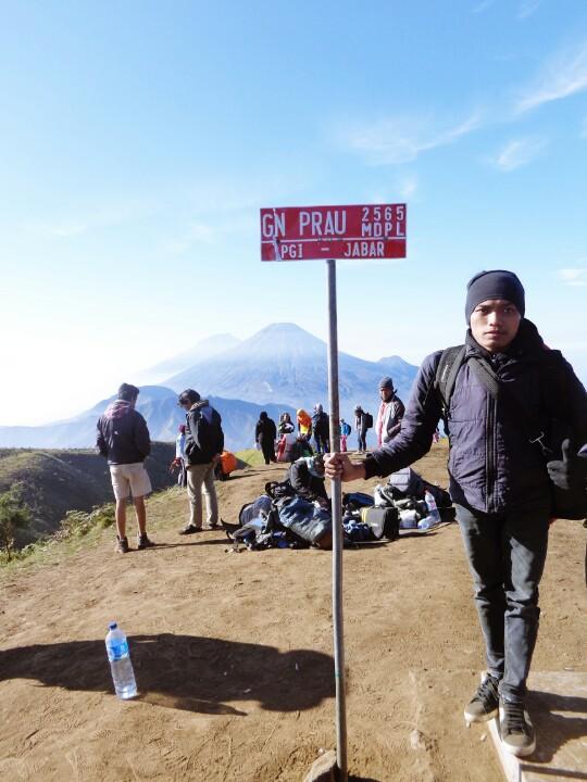 infopendaki's tweet photo. RT @Catatan_Beone: Kalian semua dapet sallam dari Gunung Prau.. #salampendaki http://t.co/XMrstrFpn6