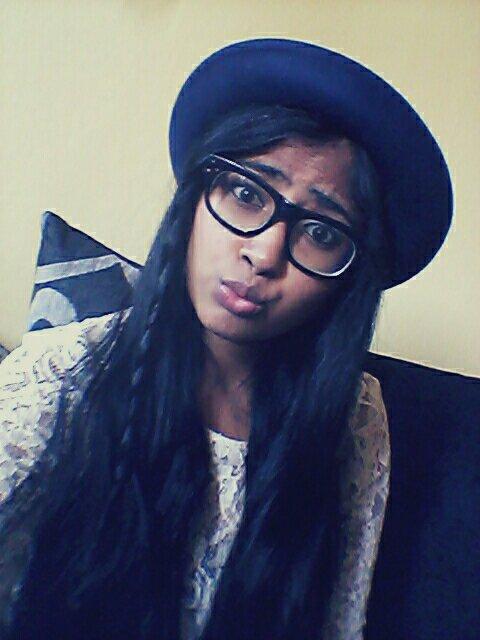 pariksha10's tweet image. Back to school selfie! #hatmode #nerdmode