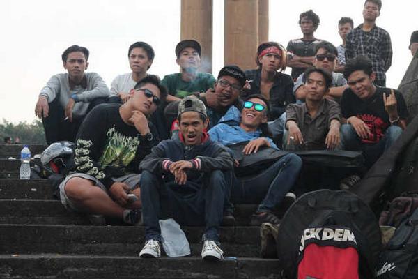 <a href="/cadella_band/">Cadella OFFICIAL</a> n friend