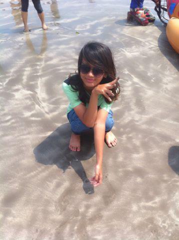 BieCanto's tweet photo. Aku Loh ♥♥ 
Anyer ♥♥ http://t.co/u7isR2vINo