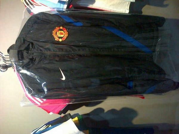 #jersey4sale #464 <a href="/utdfootball/">unitedfootballstore</a> MU Jaket Training 2011/2012 | Sz L | VGC | 350k | 087821831110