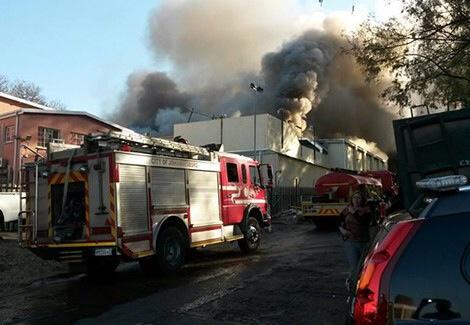 TeamUG_BBA's tweet photo. ...Big Brother house in flames http://t.co/lb6zL74qVO http://t.co/rGgsIbWt02
