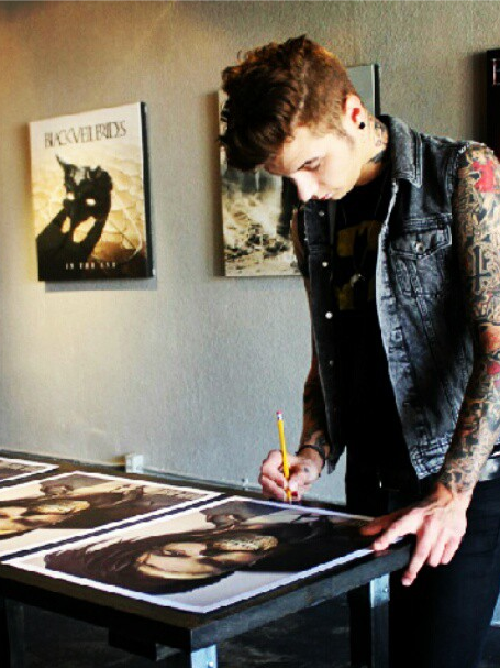 Nataly_Black_'s tweet photo. Andy is my HERO! #andybiersack #andybvb #andrewbvb #andrewbeirsack #Andy #BlackVeilBrides #BVB4 #BVBArmy #BlackVeil http://t.co/qHxmqjHDBR