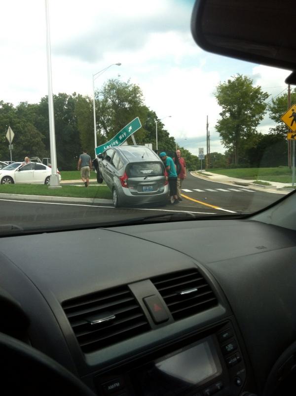 BGroundabout's tweet photo. Hey oh!!!! RT @lmichellegray: @joeimel ultimate roundabout fail ! http://t.co/dmrBjjG4Cx