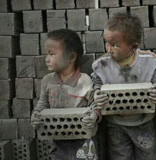 صورة مؤثرة | أنت تكره حياتك ، وغيرك يحلم بأن يملك مثلها؛ دائماً قل : الحمد لله ❤️ على كل حال .