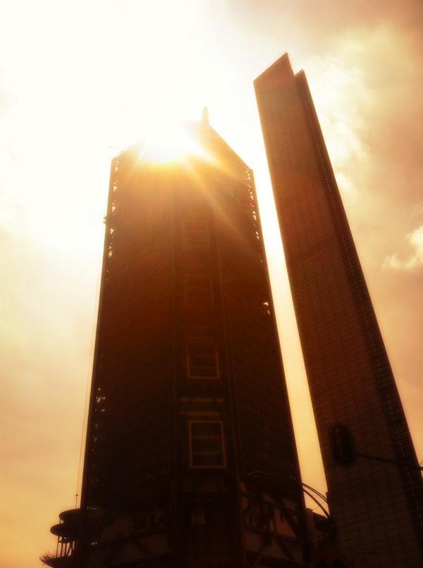 EdificiosMexico's tweet image. Radiante la #TorreBancomer, sólo en #EdificiosdeMexico #rascacielos #skyscraper