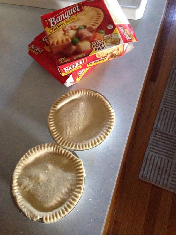 MFBorden's tweet photo. Making lunch! First thing I've been aloud to eat besides soups. @BStikk #tonsilsgone #stillrockin #shooo http://t.co/O1DlIJF4Mn
