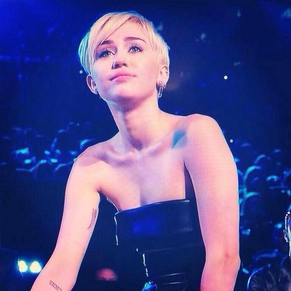 MySmilerSide's tweet photo. "I didn't know how people would react &amp; I saw how everyone was clapping, it made me cry" http://t.co/BRepddVTTs