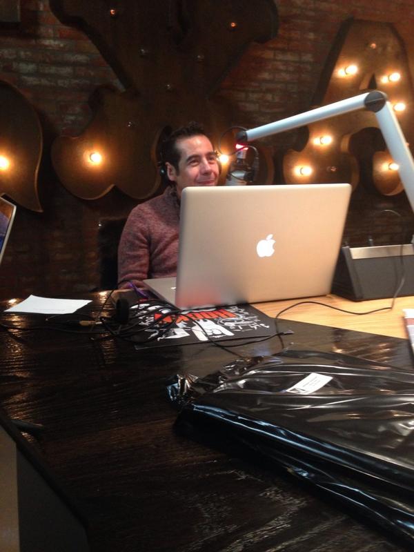draco240's tweet photo. En el trabajo @Manolofer @YordiRosado @despiertaexa http://t.co/D5ckxe1KD4