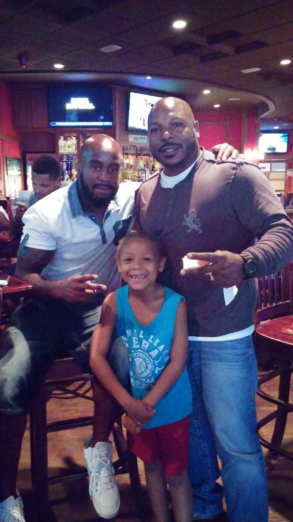 fred_key's tweet image. Ran into my Homeboy Dante. U all ready know what it is some hometown hatred for the Steelers=#firstvictoryoftheseason