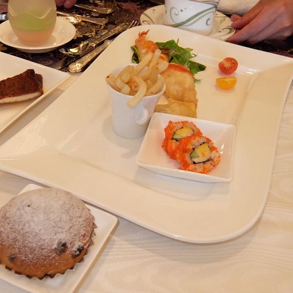 Coo 先日 八芳園で姉の結婚式がありました すごく 嬉しく楽しい結婚式でした お子様ランチは ポテトとパンは完食 Http T Co Hnn3pvap Twitter