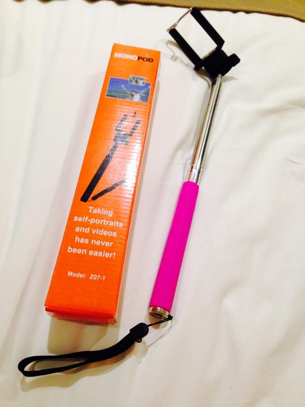 oz_840's tweet photo. セルカ棒安かったから買ってみた（笑） http://t.co/z5bTenx2KE