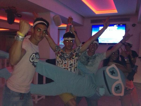 jorge_BurCla's tweet photo. Recordando momentos únicos!!!!  🙉🙉🙉🙉@alejandro_anna  @XemiRubio IBIZA '14 http://t.co/TTl08pCrzO